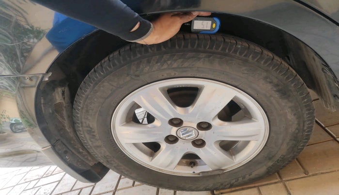 2010 Maruti Swift Dzire ZXI, CNG, Manual, 1,30,544 km, tyre