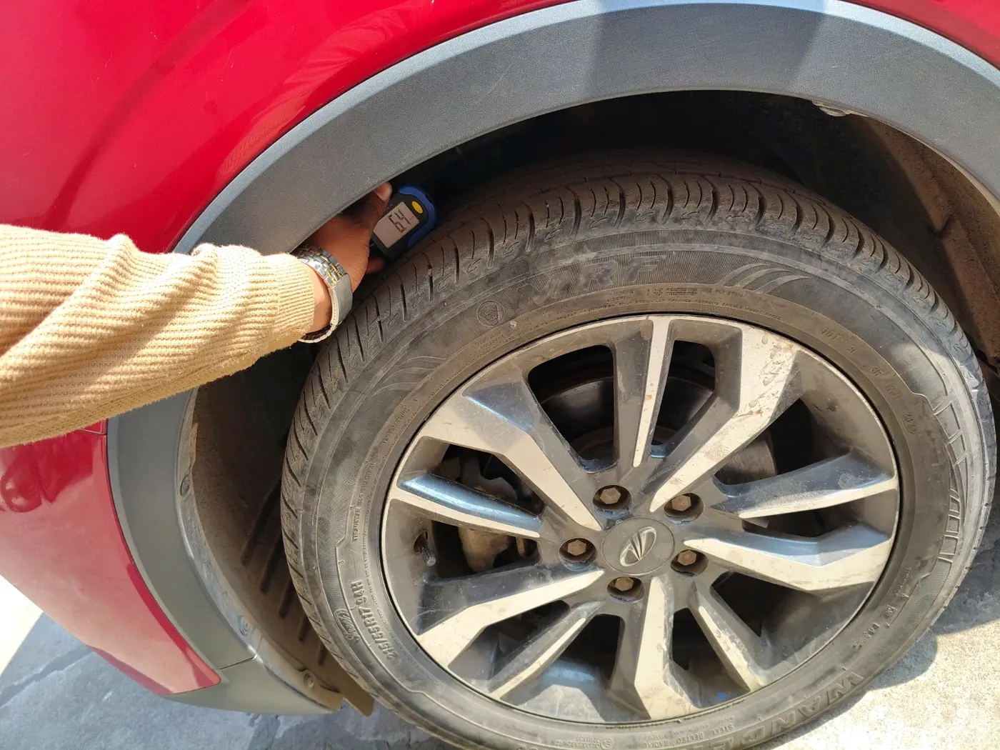 2021 Mahindra XUV300 W8 (O) 1.2 PETROL AMT DUAL TONE, Petrol, Automatic, 19,500 km, tyre