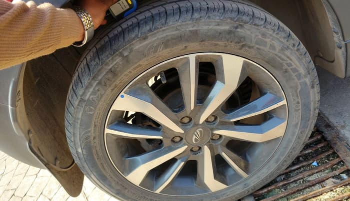 2021 Mahindra XUV300 W8 (O) 1.2 PETROL AMT DUAL TONE, Petrol, Automatic, 19,500 km, tyre