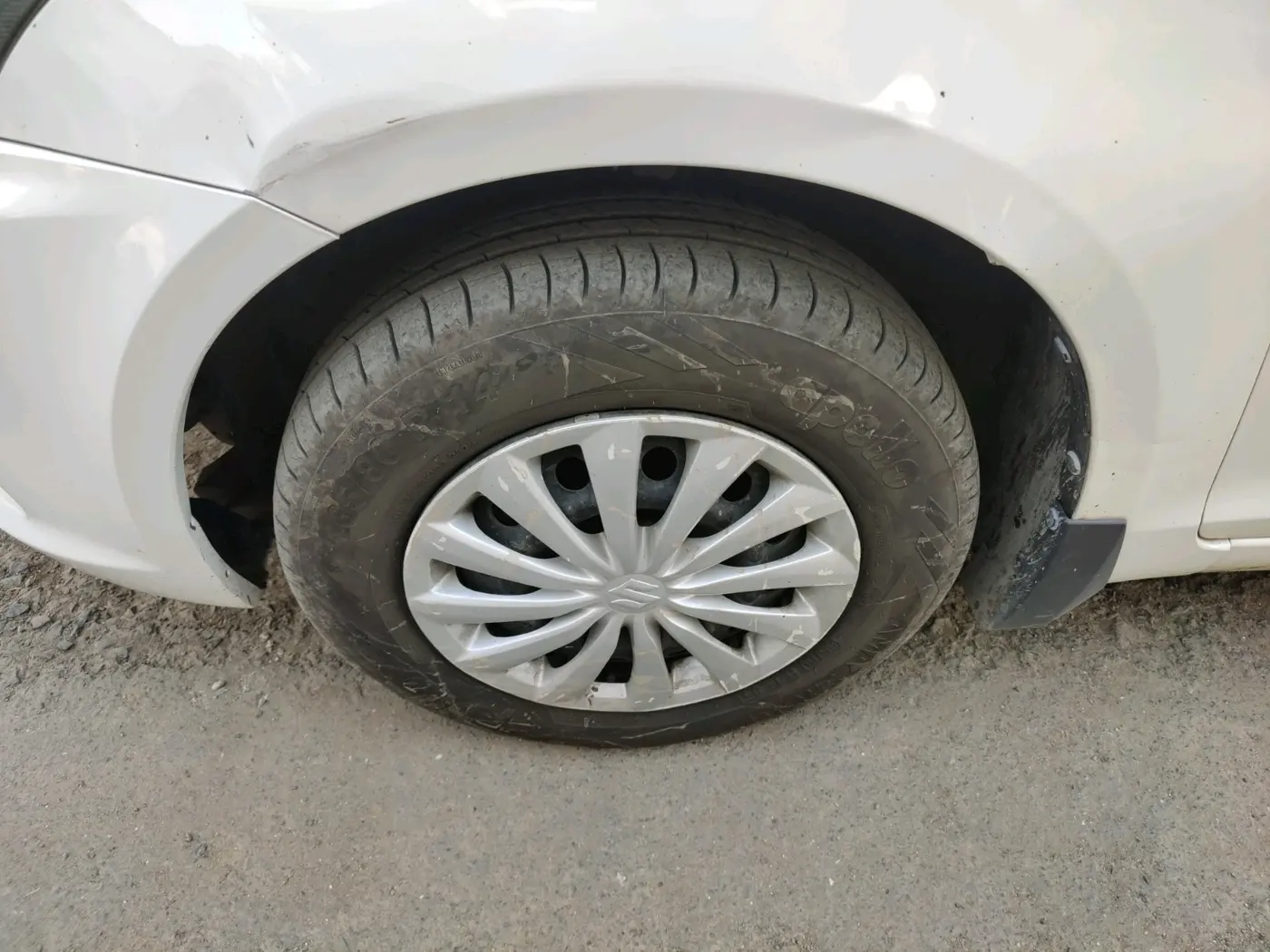 2015 Maruti Swift Dzire VDI, Diesel, Manual, 1,41,554 km, tyre