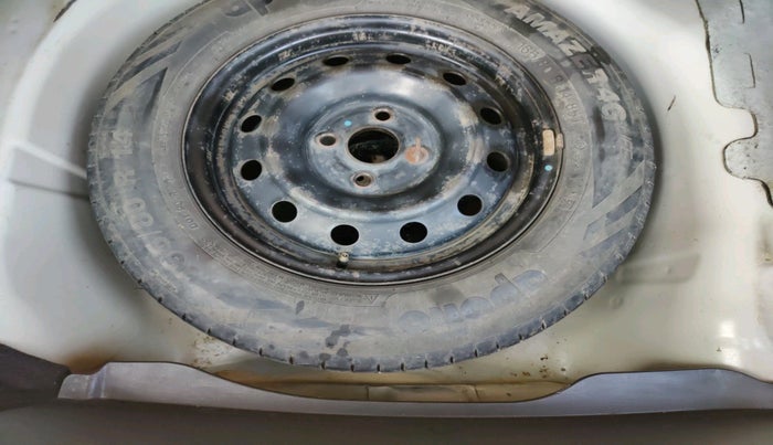 2015 Maruti Swift Dzire VDI, Diesel, Manual, 1,41,554 km, tyre