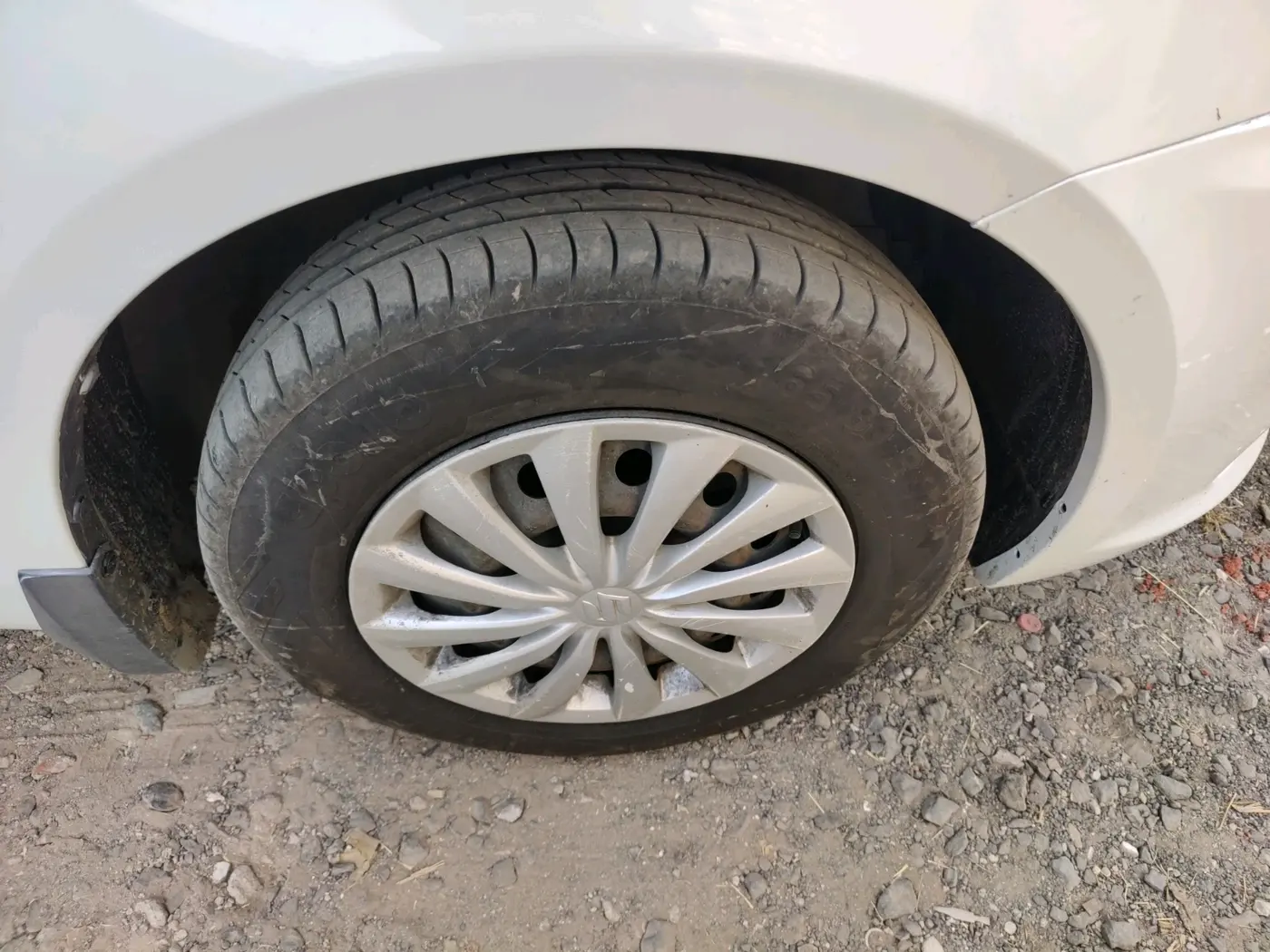 2015 Maruti Swift Dzire VDI, Diesel, Manual, 1,41,554 km, tyre
