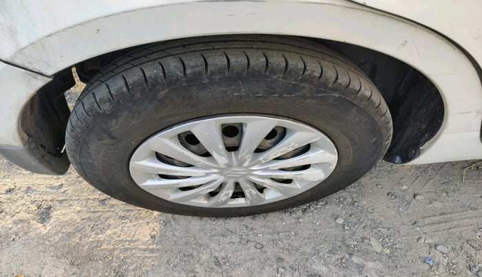 2015 Maruti Swift Dzire VDI, Diesel, Manual, 1,41,554 km, tyre