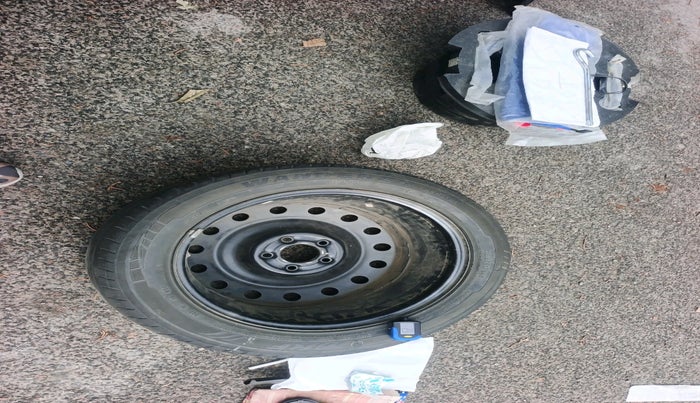 2020 Mahindra XUV300 W8 (O) 1.2 PETROL, Petrol, Manual, 52,581 km, tyre