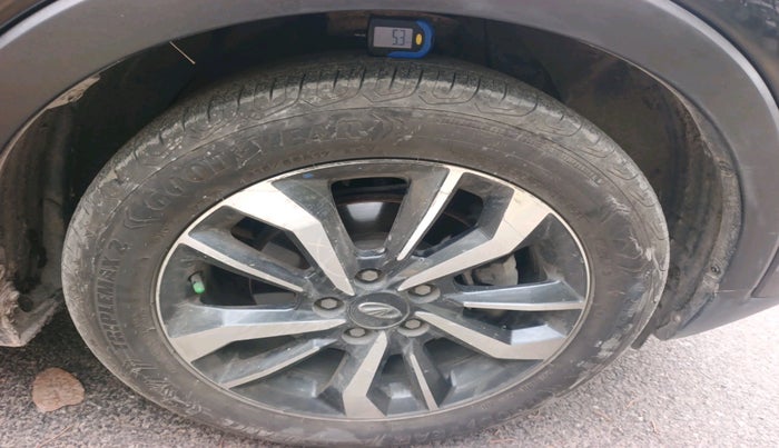 2020 Mahindra XUV300 W8 (O) 1.2 PETROL, Petrol, Manual, 52,581 km, tyre