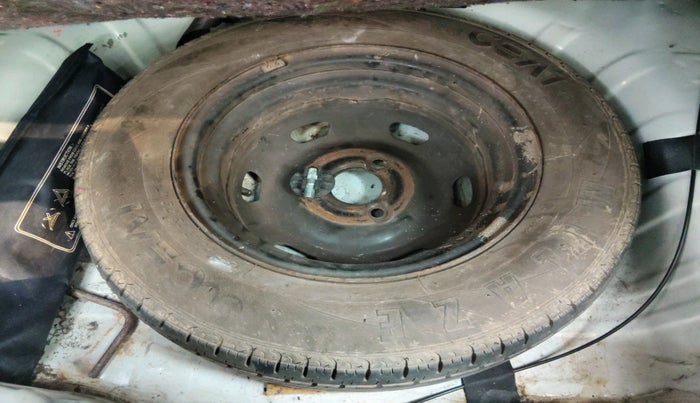 2017 Renault Kwid RXT 0.8 (O), Petrol, Manual, 28,074 km, tyre