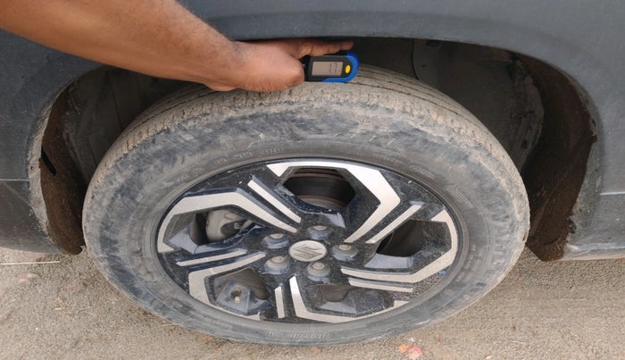 2023 Maruti BREZZA VXI SMART HYBRID, Petrol, Manual, 42,278 km, tyre