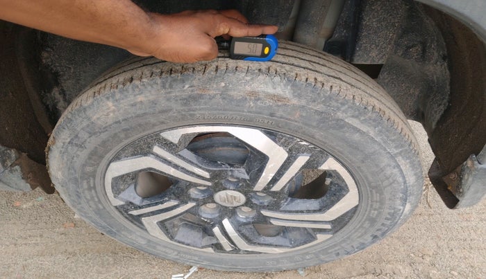 2023 Maruti BREZZA VXI SMART HYBRID, Petrol, Manual, 42,278 km, tyre