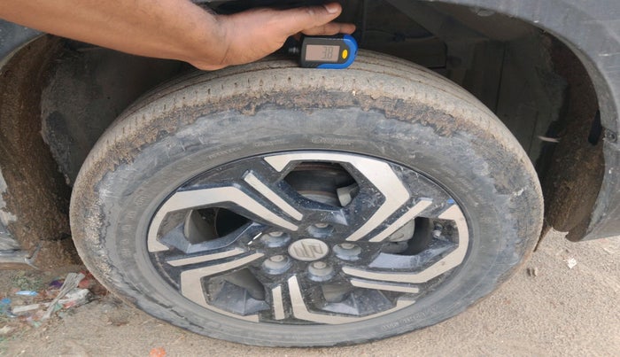 2023 Maruti BREZZA VXI SMART HYBRID, Petrol, Manual, 42,278 km, tyre