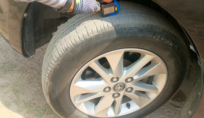 2018 Toyota Innova Crysta 2.4 GX 8 STR, Diesel, Manual, 1,77,932 km, tyre