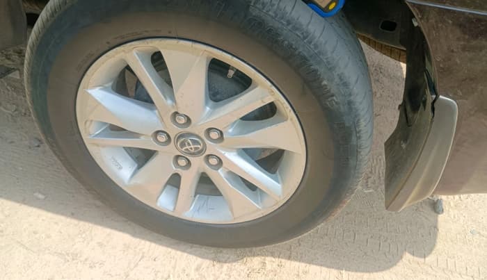 2018 Toyota Innova Crysta 2.4 GX 8 STR, Diesel, Manual, 1,77,932 km, tyre