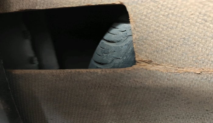 2010 Hyundai Santro Xing GL, CNG, Manual, 1,58,560 km, tyre