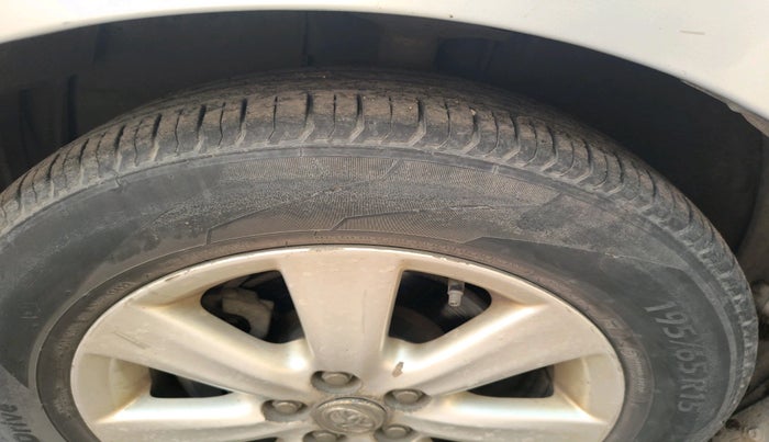 2009 Toyota Corolla Altis G PETROL, CNG, Manual, 85,650 km, tyre