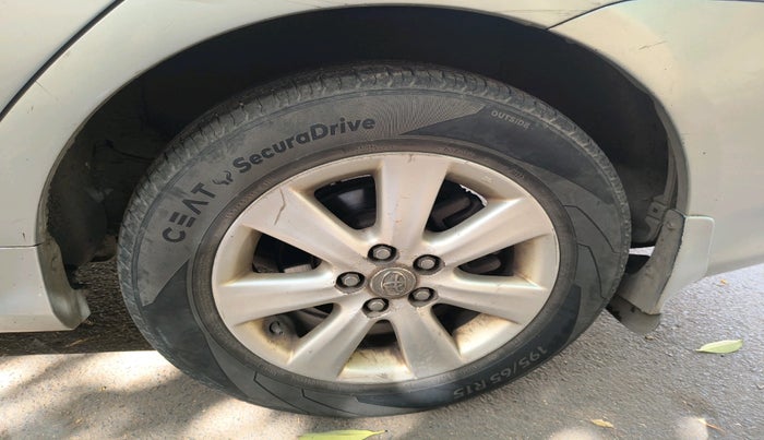 2009 Toyota Corolla Altis G PETROL, CNG, Manual, 85,650 km, tyre