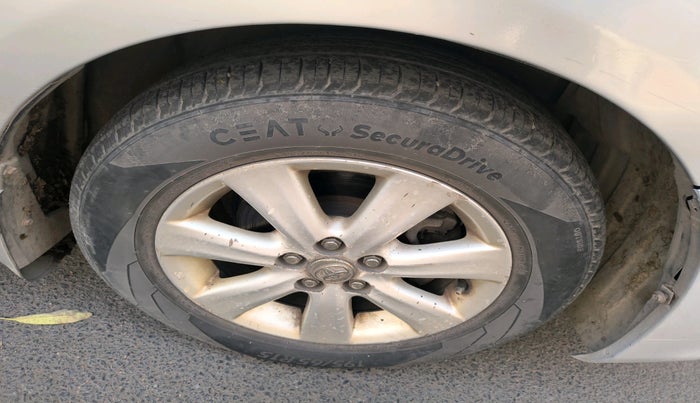 2009 Toyota Corolla Altis G PETROL, CNG, Manual, 85,650 km, tyre