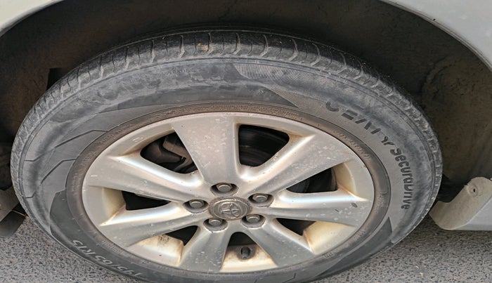 2009 Toyota Corolla Altis G PETROL, CNG, Manual, 85,650 km, tyre