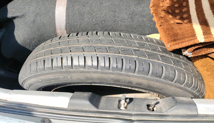 2017 Tata Tiago XE PETROL, CNG, Manual, 97,442 km, tyre