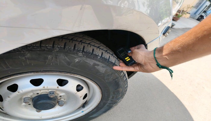 2017 Tata Tiago XE PETROL, CNG, Manual, 97,442 km, tyre