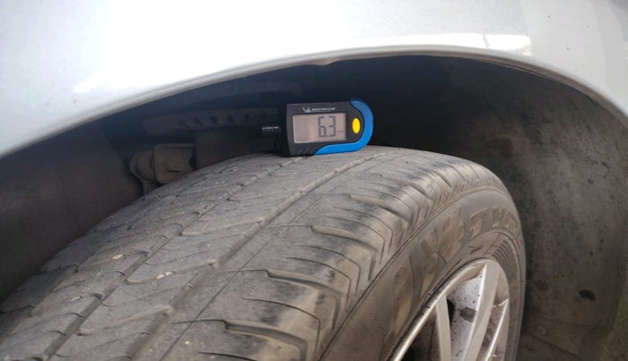 2017 Volkswagen Ameo COMFORTLINE 1.2L, Petrol, Manual, 1,72,947 km, tyre