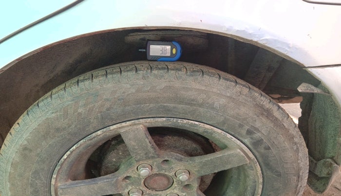 2002 Hyundai Accent GLE, Petrol, Manual, 1,15,498 km, tyre