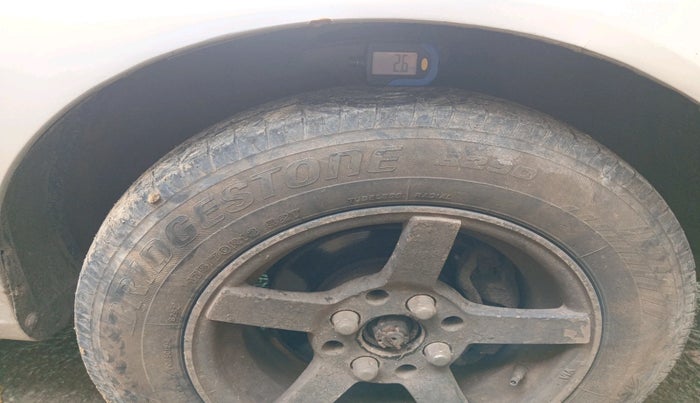 2002 Hyundai Accent GLE, Petrol, Manual, 1,15,498 km, tyre