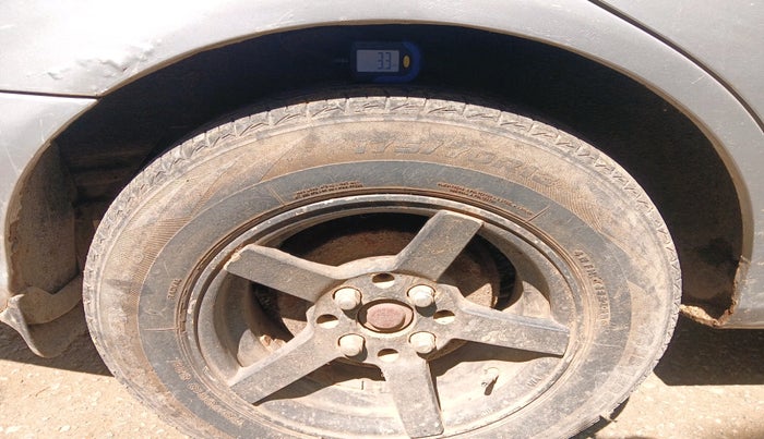 2002 Hyundai Accent GLE, Petrol, Manual, 1,15,498 km, tyre