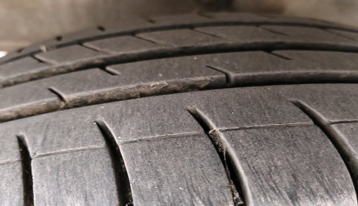 2015 Honda Amaze 1.2L I-VTEC S, Petrol, Manual, 1,06,991 km, tyre