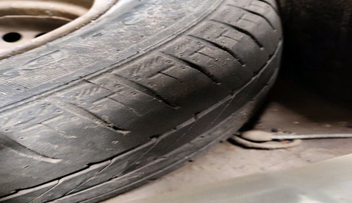 2015 Honda Amaze 1.2L I-VTEC S, Petrol, Manual, 1,06,991 km, tyre