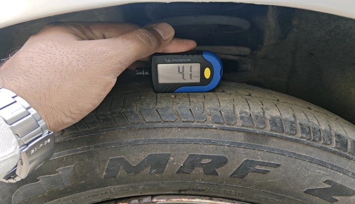 2010 Maruti Swift Dzire LXI, Petrol, Manual, 1,26,977 km, tyre