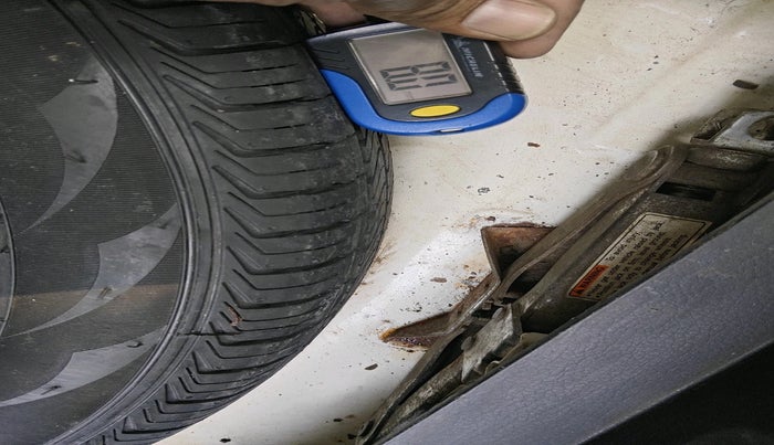 2010 Maruti Swift Dzire LXI, Petrol, Manual, 1,26,977 km, tyre