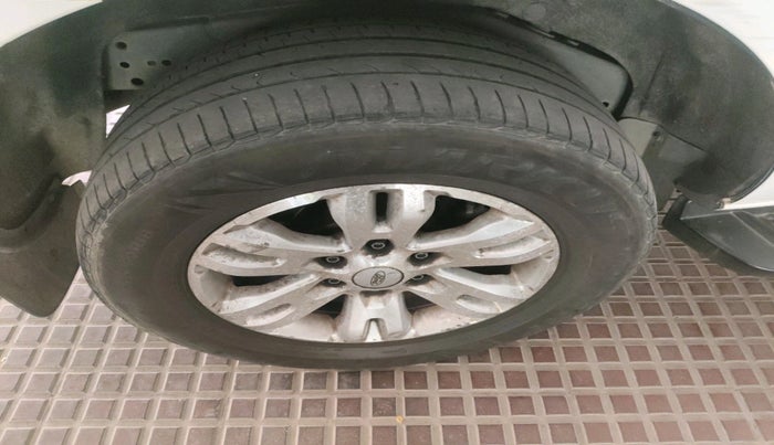 2018 Ford Endeavour TREND 2.2 4X2 AT, Diesel, Automatic, 2,58,864 km, tyre