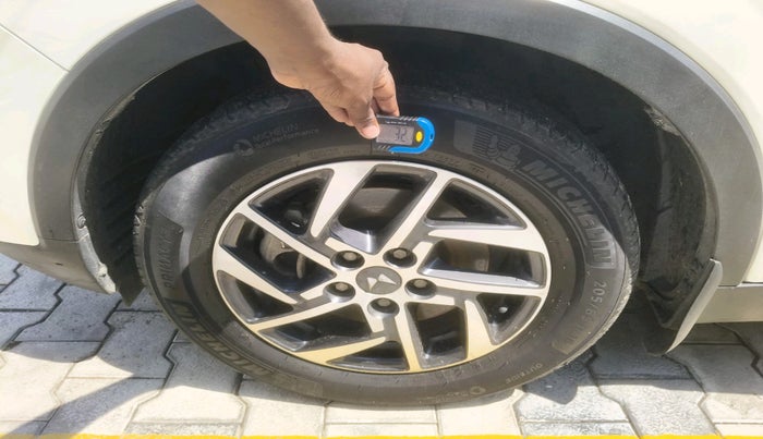 2023 Mahindra XUV300 W8 (O) 1.5 DIESEL, Diesel, Manual, 82,105 km, tyre