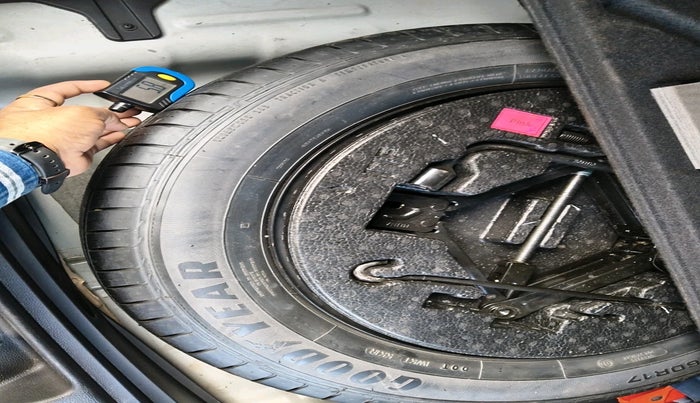 2017 Hyundai Creta SX PLUS AT 1.6 PETROL, Petrol, Automatic, 64,984 km, tyre