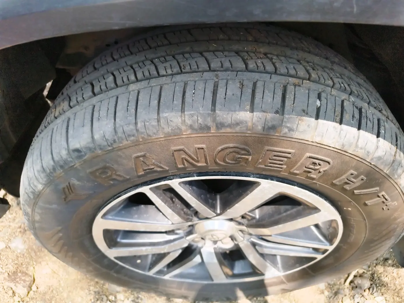2018 Toyota Fortuner 2.8 4X4 AT, Diesel, Automatic, 1,62,086 km, tyre