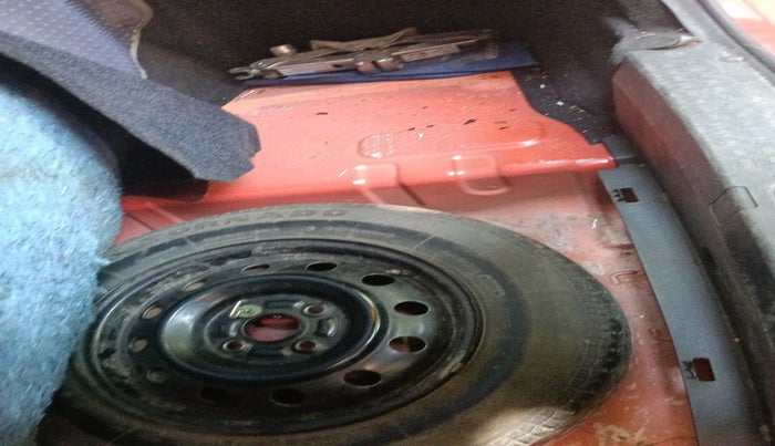 2008 Maruti Swift VXI 1.3, Petrol, Manual, 79,668 km, tyre