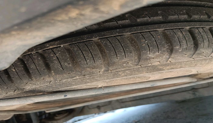 2014 Renault Duster 85 PS RXL DIESEL, Diesel, Manual, 1,44,386 km, tyre