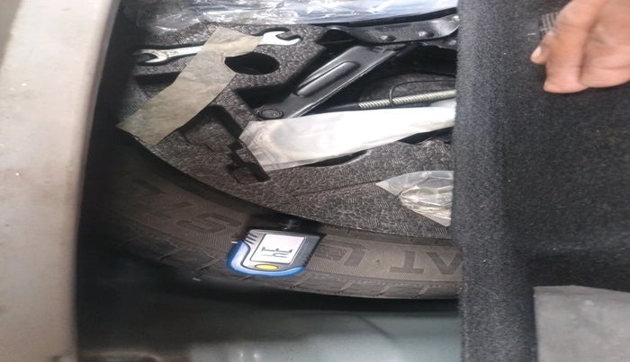 2023 Mahindra XUV300 W8 (O) 1.2 PETROL AMT, Petrol, Automatic, 53,116 km, tyre