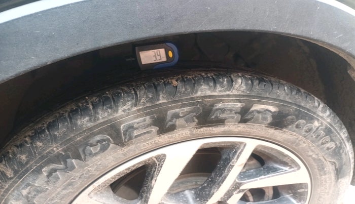 2023 Mahindra XUV300 W8 (O) 1.2 PETROL AMT, Petrol, Automatic, 53,116 km, tyre