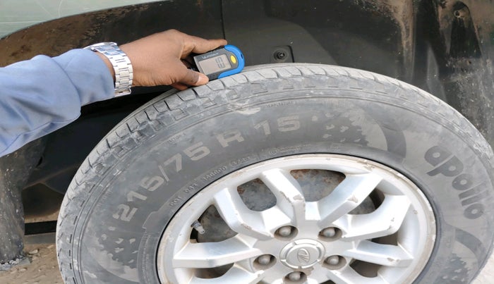 2016 Mahindra TUV300 T8, Diesel, Manual, 1,69,373 km, tyre