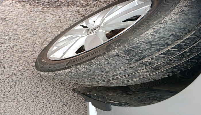 2015 Volkswagen Polo HIGHLINE1.2L, Petrol, Manual, 74,960 km, tyre