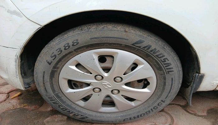 2011 Hyundai i10 MAGNA 1.1, Petrol, Manual, 1,14,389 km, tyre