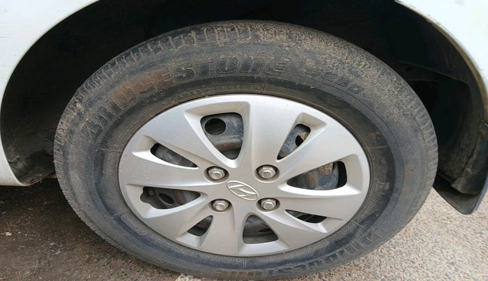 2011 Hyundai i10 MAGNA 1.1, Petrol, Manual, 1,14,389 km, tyre