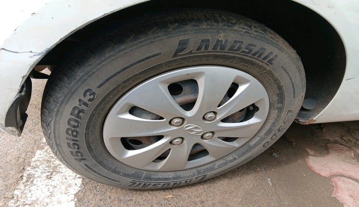 2011 Hyundai i10 MAGNA 1.1, Petrol, Manual, 1,14,389 km, tyre