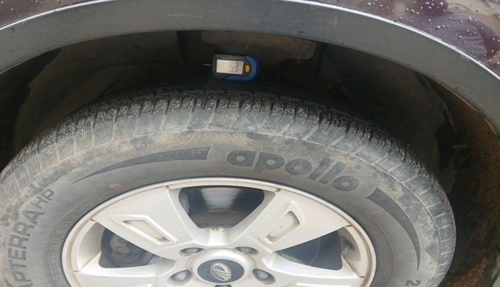 2014 Mahindra XUV500 W8, Diesel, Manual, 1,40,764 km, tyre