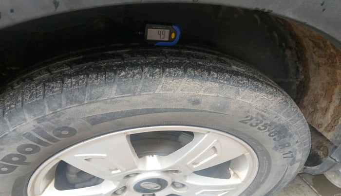 2014 Mahindra XUV500 W8, Diesel, Manual, 1,40,764 km, tyre