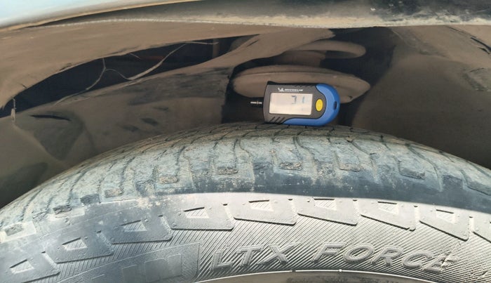 2013 Renault Duster 110 PS RXZ DIESEL, Diesel, Manual, 1,97,744 km, tyre