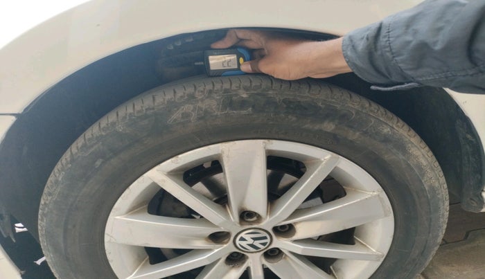 2016 Volkswagen Ameo HIGHLINE1.2L, CNG, Manual, 1,51,540 km, tyre