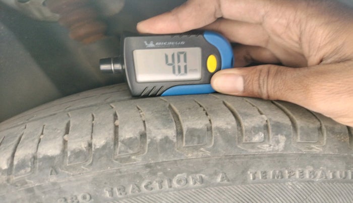 2016 Volkswagen Ameo HIGHLINE1.2L, CNG, Manual, 1,51,540 km, tyre