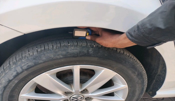 2016 Volkswagen Ameo HIGHLINE1.2L, CNG, Manual, 1,51,540 km, tyre