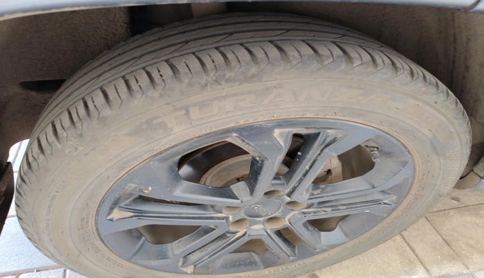 2022 Jeep Compass MODEL S (O) 1.4 PETROL DCT, Petrol, Automatic, 29,801 km, tyre